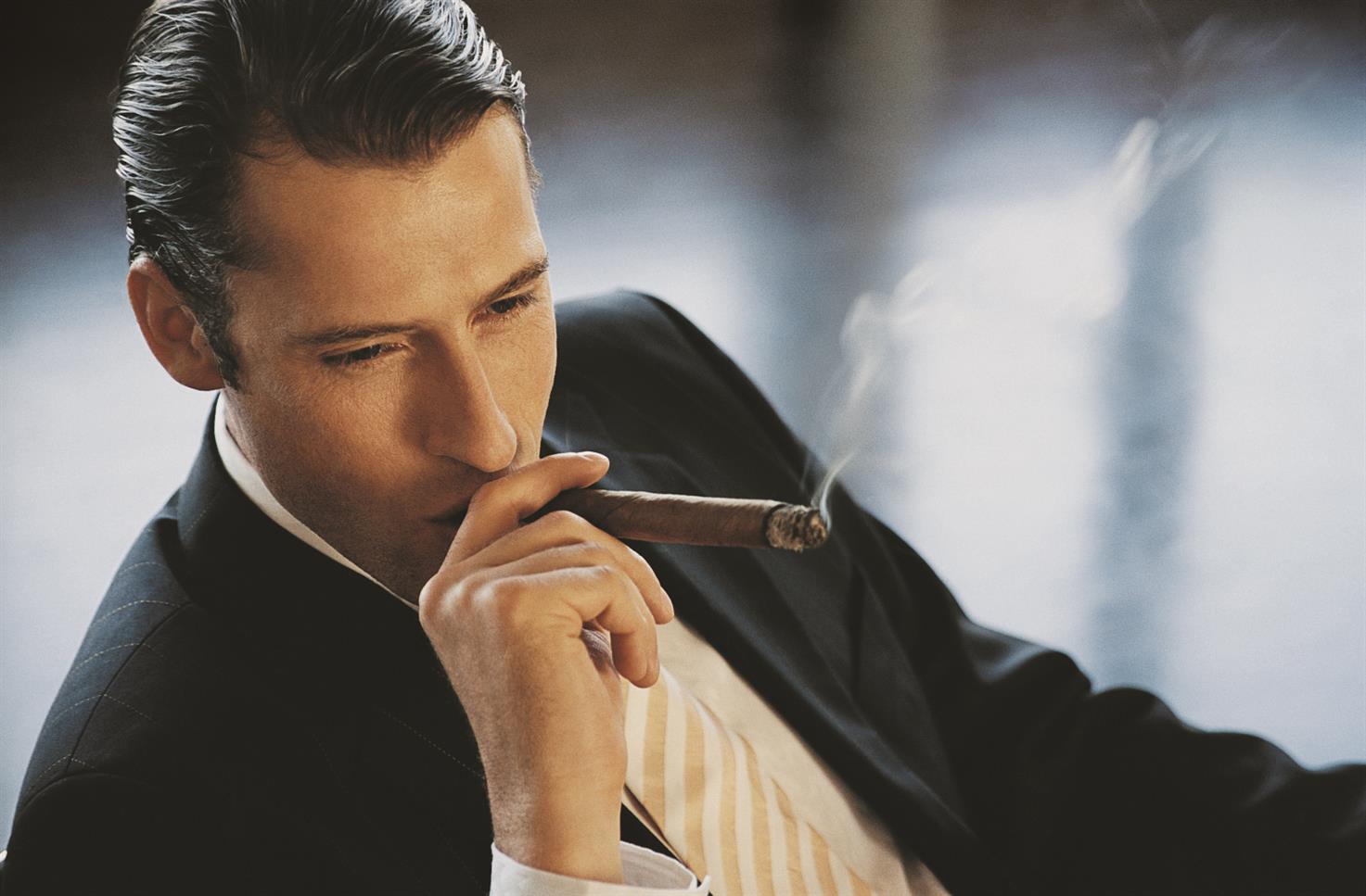 Бизнесмен с сигарой