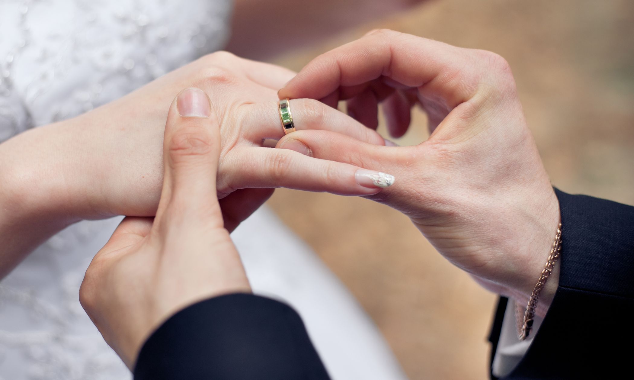 Кольцо на палец свадьба